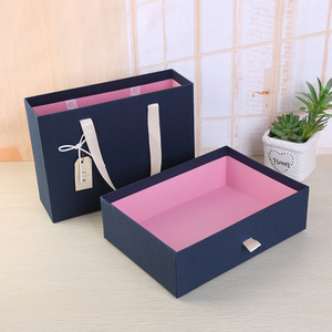 Luxury Gift Box with Metal Lock and Leather Handle for Baby Children Gift Packaging